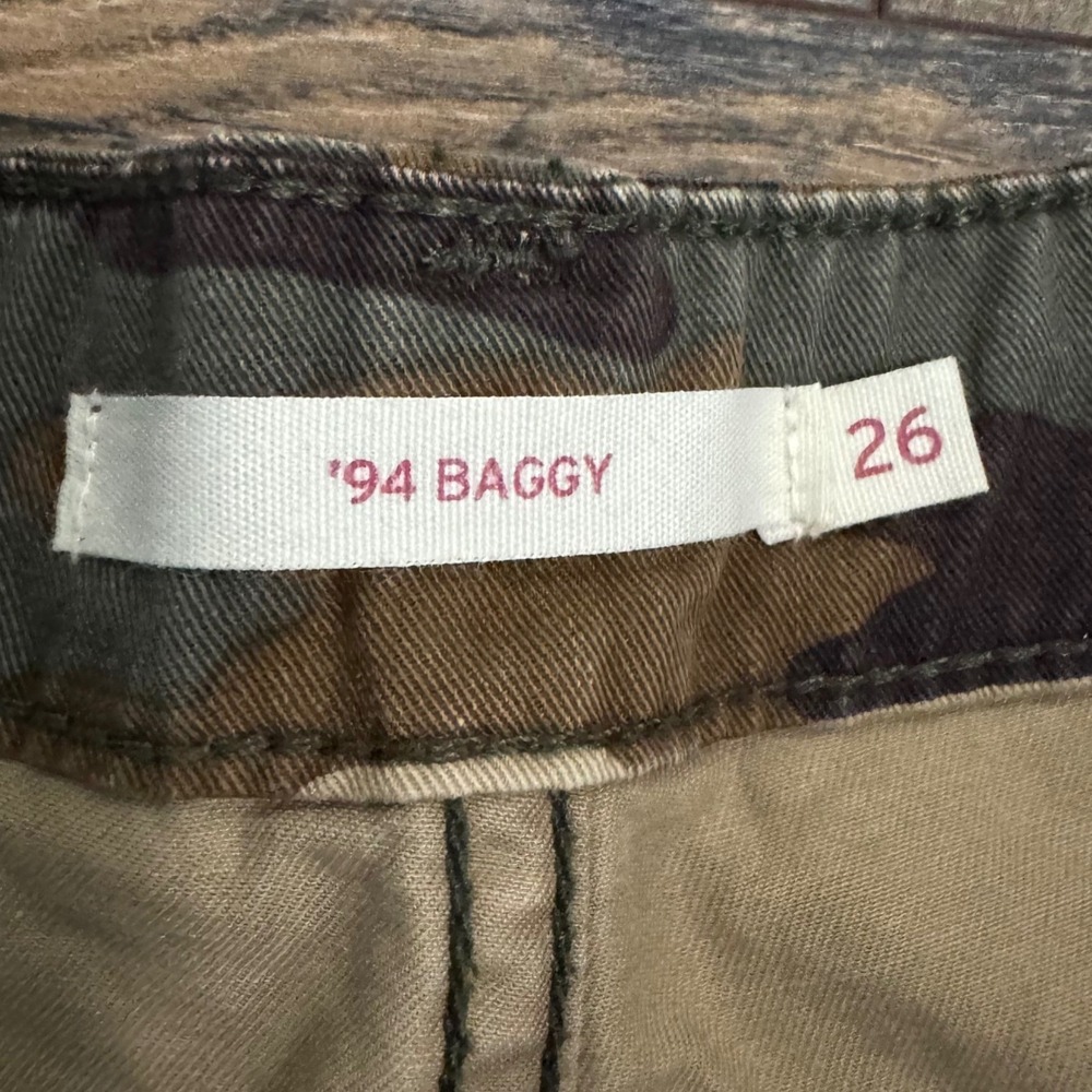 Levis 94 Baggy Cargo Pants Womens 26 Camo Wide Leg Parachute Drawstring - Picture 3 of 6